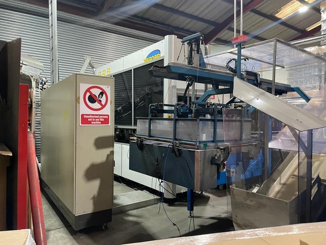 Linea di imbottigliamento PET CSD 18.000 bph usata 2