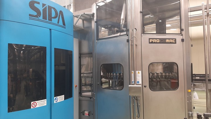 Linea di imbottigliamento PET Procomac Usata 12