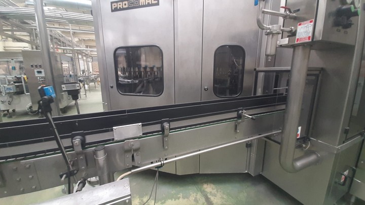 Linea di imbottigliamento PET Procomac Usata 2