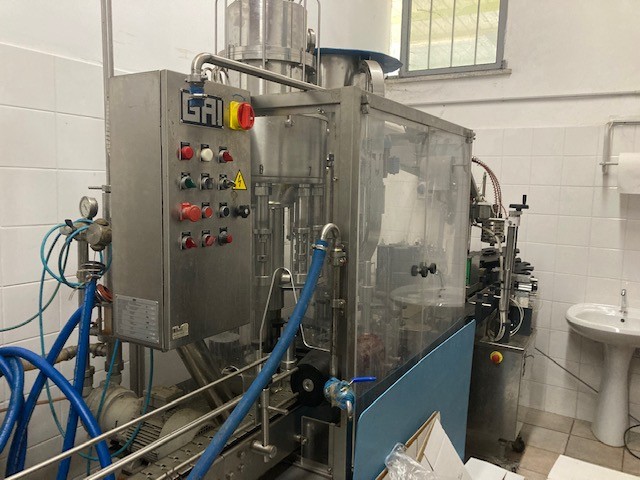 Linea di imbottigliamento GAI 1.500 bph Usata 3