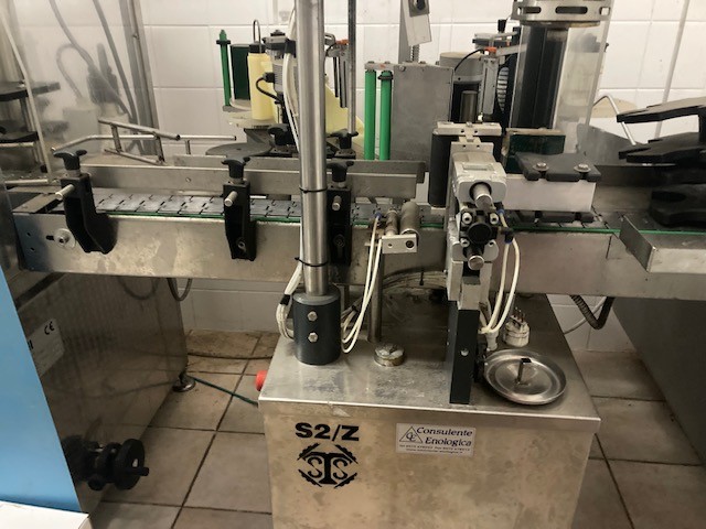 Linea di imbottigliamento GAI 1.500 bph Usata 4