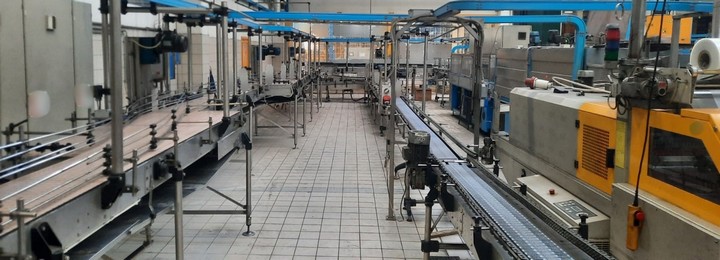 Linea di imbottigliamento PET 13.000 bph Usata 12