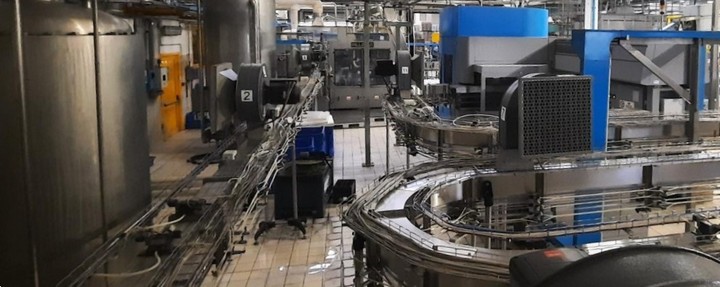 Linea di imbottigliamento PET 13.000 bph Usata 11