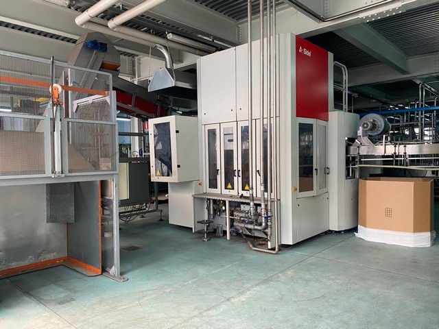Linea di imbottigliamento PET Parmatec Usata 3