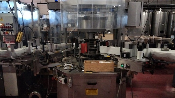 Used Bottling Line Bertolaso 2.000 bph 14