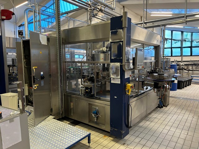 Linea di imbottigliamento PET krones 30.000 bph Usata 24