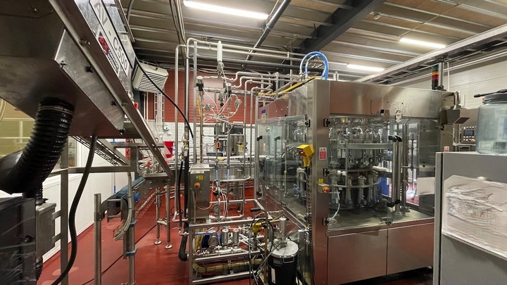 Linea di imbottigliamento lattine 10.000 cph usata 4