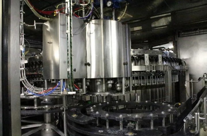 Linea di imbottigliamento usata PET 18.000 bph 6