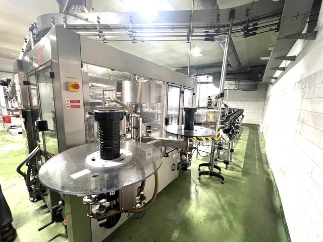 Linea di imbottigliamento PET 12.000 bph CSD Usata 16