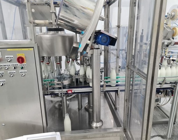Linea di imbottigliamento per latte in vetro Usata 8