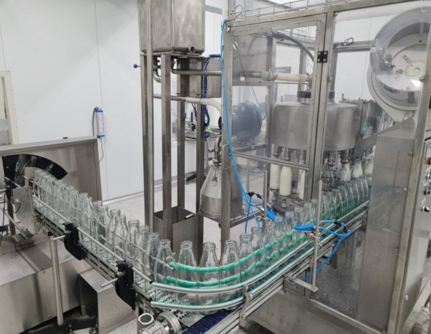Linea di imbottigliamento per latte in vetro Usata 9