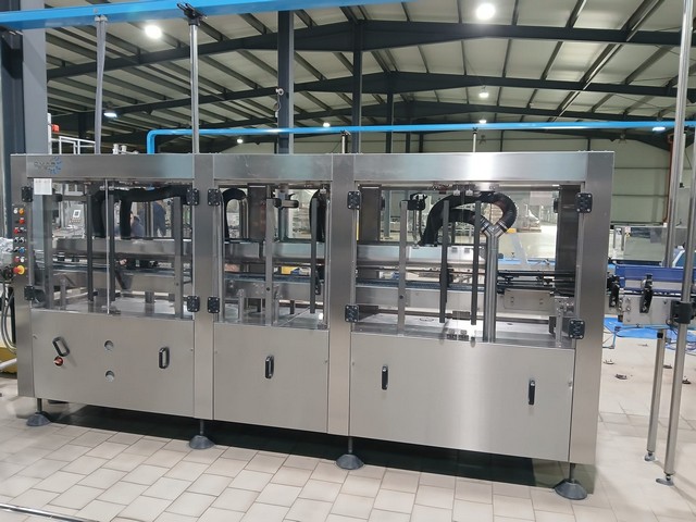 Linea di imbottigliamento MBF 9.500 bph Usata 3