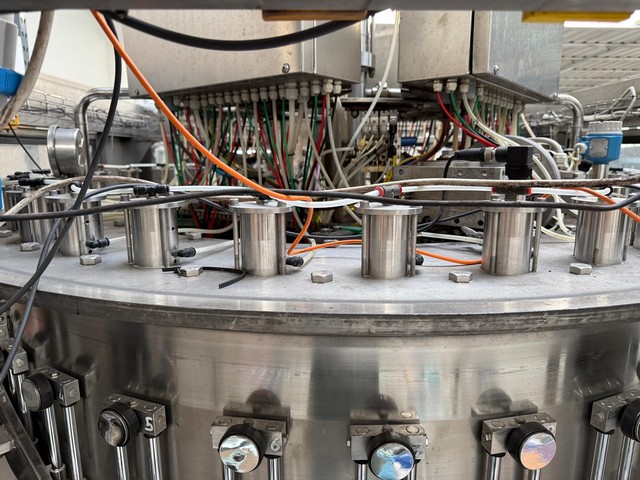 Riempitrice Corfill Sara Elp 32 valvole isobarica Usata 8