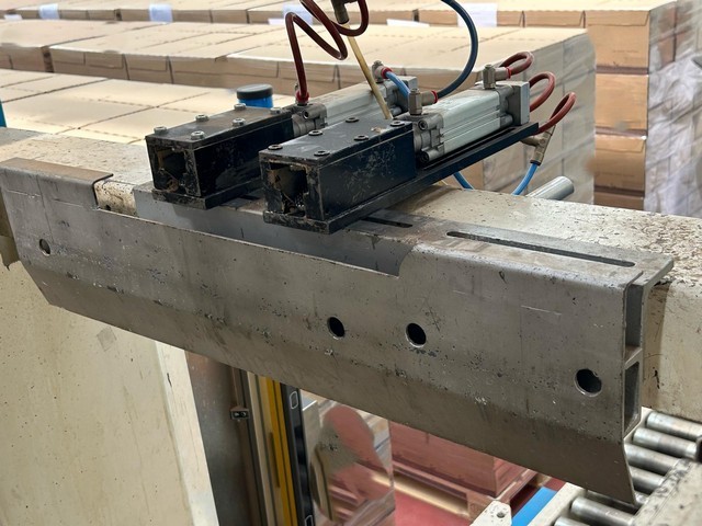 Used Depalletizer Manzini Comaco Da-700BL 9