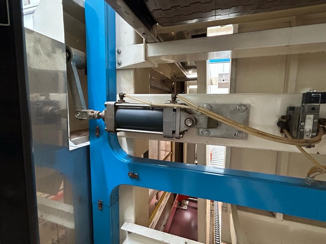 Used Depalletizer Manzini Comaco Da-700BL 15