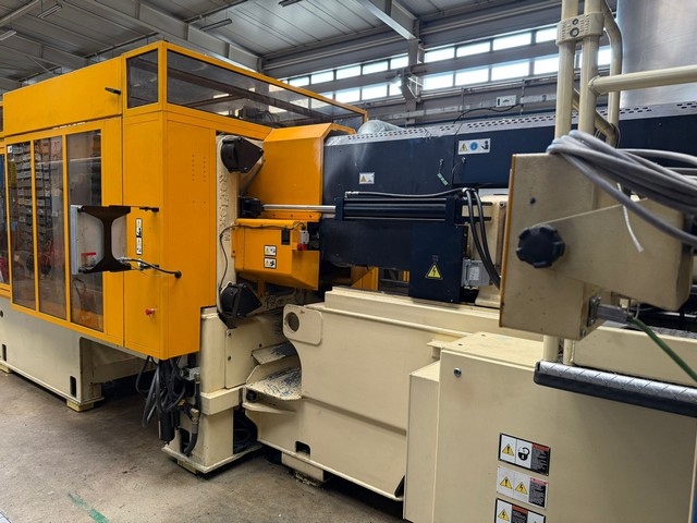 Used PET Prefom Presses Husky 2010 6