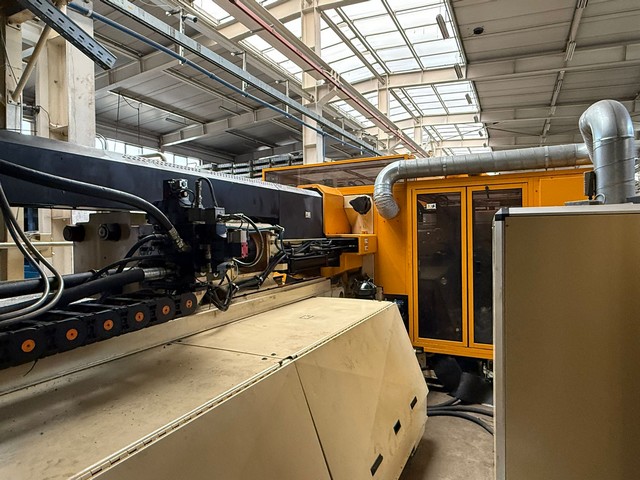 Used PET Prefom Presses Husky 2010 13