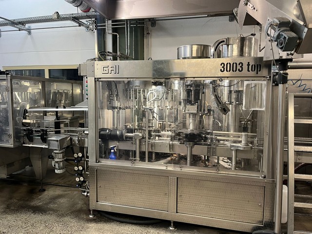Monoblocco di riempimento 2007 GAI 2.500 bph Usato 2