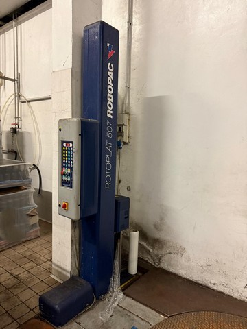 Robopac semiautomatic pallet wrapper toating table type