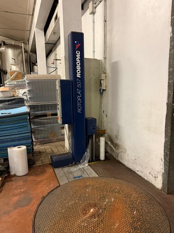 Robopac avvolgipallet semiautomatico a tavola rotante 2