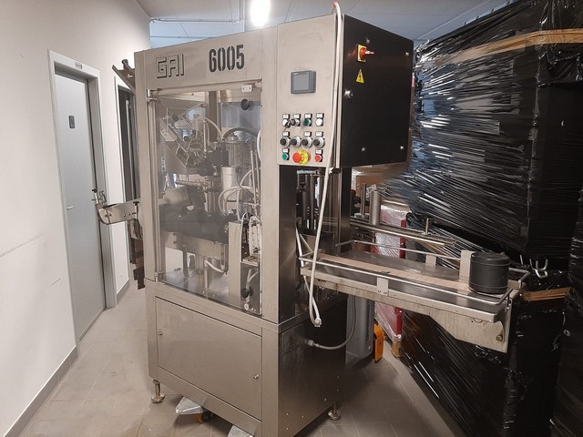 Gai capsuling machine with 2S adhesive labeller 6