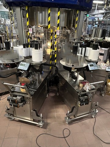 Used 5 adhesive station Makro labeller with 16 electronic cam-driven plates 22