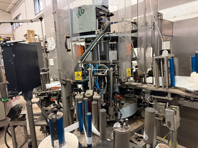 Makro 4 adhesive station labeller with 7 eletronic cam plates 3