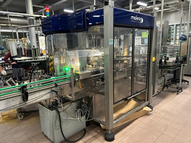 Used 5 adhesive station Makro labeller with 16 electronic cam-driven plates 6