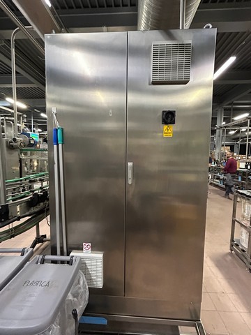 Used 5 adhesive station Makro labeller with 16 electronic cam-driven plates 7