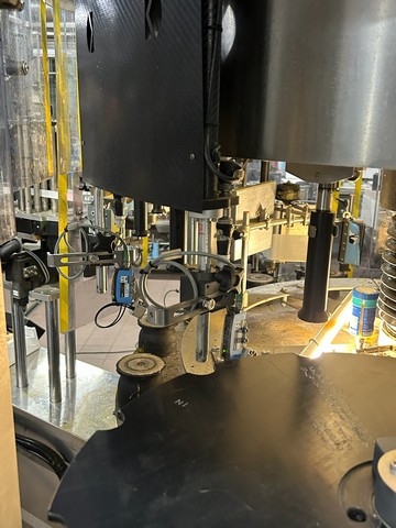 Used 5 adhesive station Makro labeller with 16 electronic cam-driven plates 17