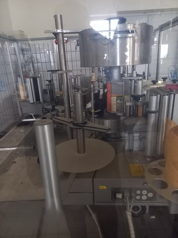 Linea di imbottigliamento usata Ave industry per olio 6