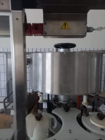 Linea di imbottigliamento usata Ave industry per olio 10