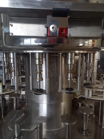 Linea di imbottigliamento usata Ave industry per olio 13