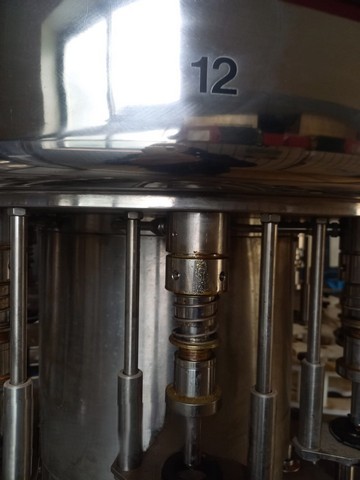 Linea di imbottigliamento usata Ave industry per olio 14