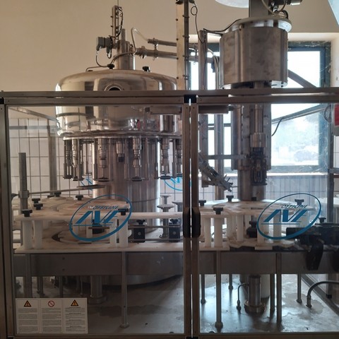 Linea di imbottigliamento usata Ave industry per olio 19