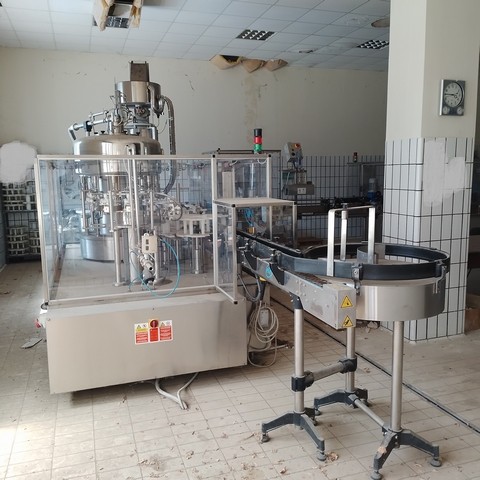 Linea di imbottigliamento usata Ave industry per olio 21