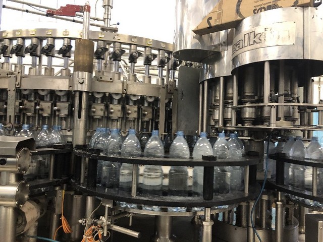 Used PET bottling line for sparkling and still water 2