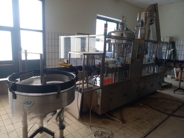 Linea di imbottigliamento usata Ave industry per olio 23