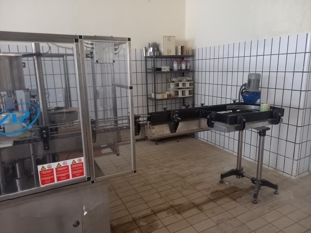Linea di imbottigliamento usata Ave industry per olio 24
