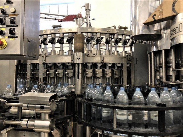 Used PET bottling line for sparkling and still water 3