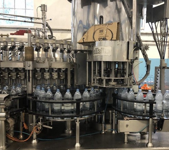 Used PET bottling line for sparkling and still water 4
