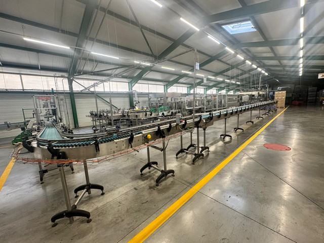 Used Pet bottling line for still and sparkling water 6