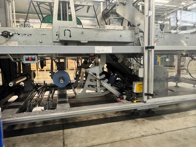 Used Pet bottling line for still and sparkling water 9