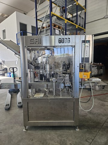 Gai capsuling machine for PVC and polylaminate, with 3 adhesive station labeller 3