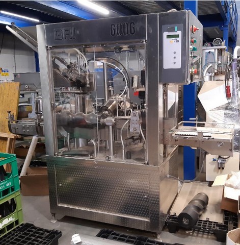 Gai capsuling machine for PVC and polylaminate, with 3 adhesive station labeller 4