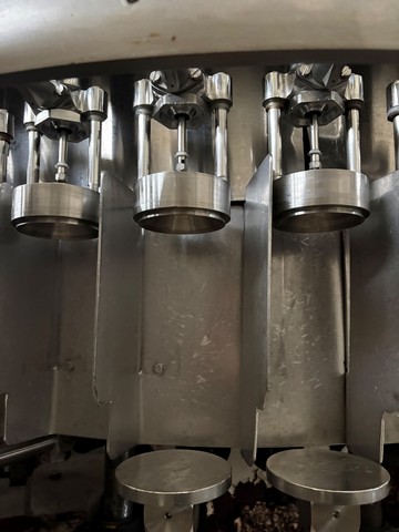 Used Vimercati isobaric filler 32 valves 4
