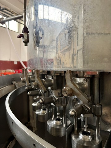 Used Vimercati isobaric filler 32 valves 5