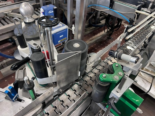 Linea di imbottigliamento Matrix isobarica per vetro 14