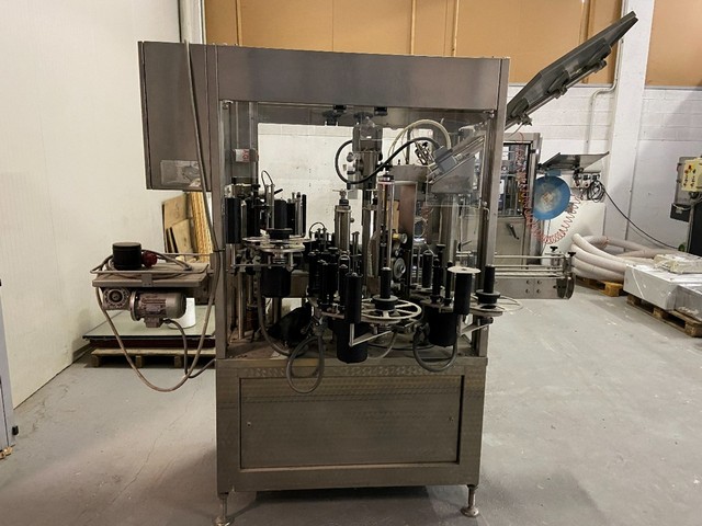 Capsulatrice usata Gai con etichettatrice 2