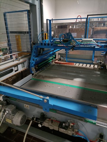 Used gravity glass bottling line 29